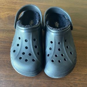 Faux fur lined crocs size mens 5/womens 7